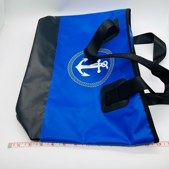 VITAMIN SEA BLUE AND BLACK WATERPROOF AND SAND PROOF ZIPPERED TOTE - Picture 12 of 16